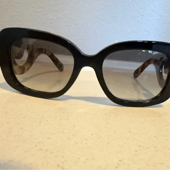 Model: Prada Minimal Baroque
Common model number: SPR 27N - Picture 8 of 10